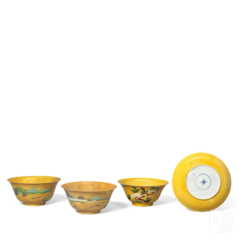 清康熙 黃地素三彩盤一件及盌三件 | A YELLOW, GREEN AND AUBERGINE-GLAZED DISH AND TWO YELLOW GROUND, GREEN AND AUBERGINE-GLAZED VESSELS - 图2